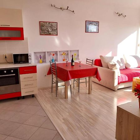Seaview Apartment أوميس المظهر الخارجي الصورة